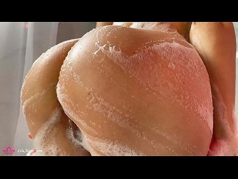 ❤️ Donkerkop masturbeer poes met vibrator tot intense orgasme in stort ❤ Pornovideo by ons ❌️